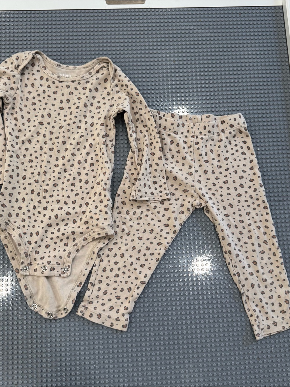 Carter’s long sleeve top with legging size 18month